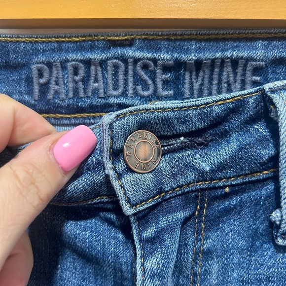 PARADISE MINE by ARITZIA jeans, low rise skinny, size 24, ripped knees - Picture 3 of 10